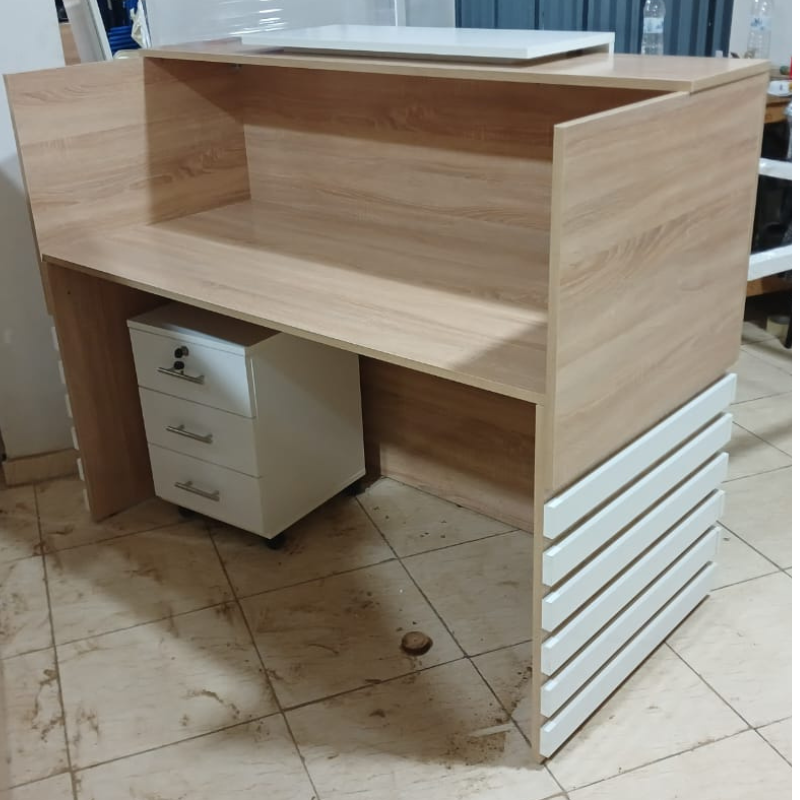 comptoir d'accueil en bois avec caisson Réf. A0549