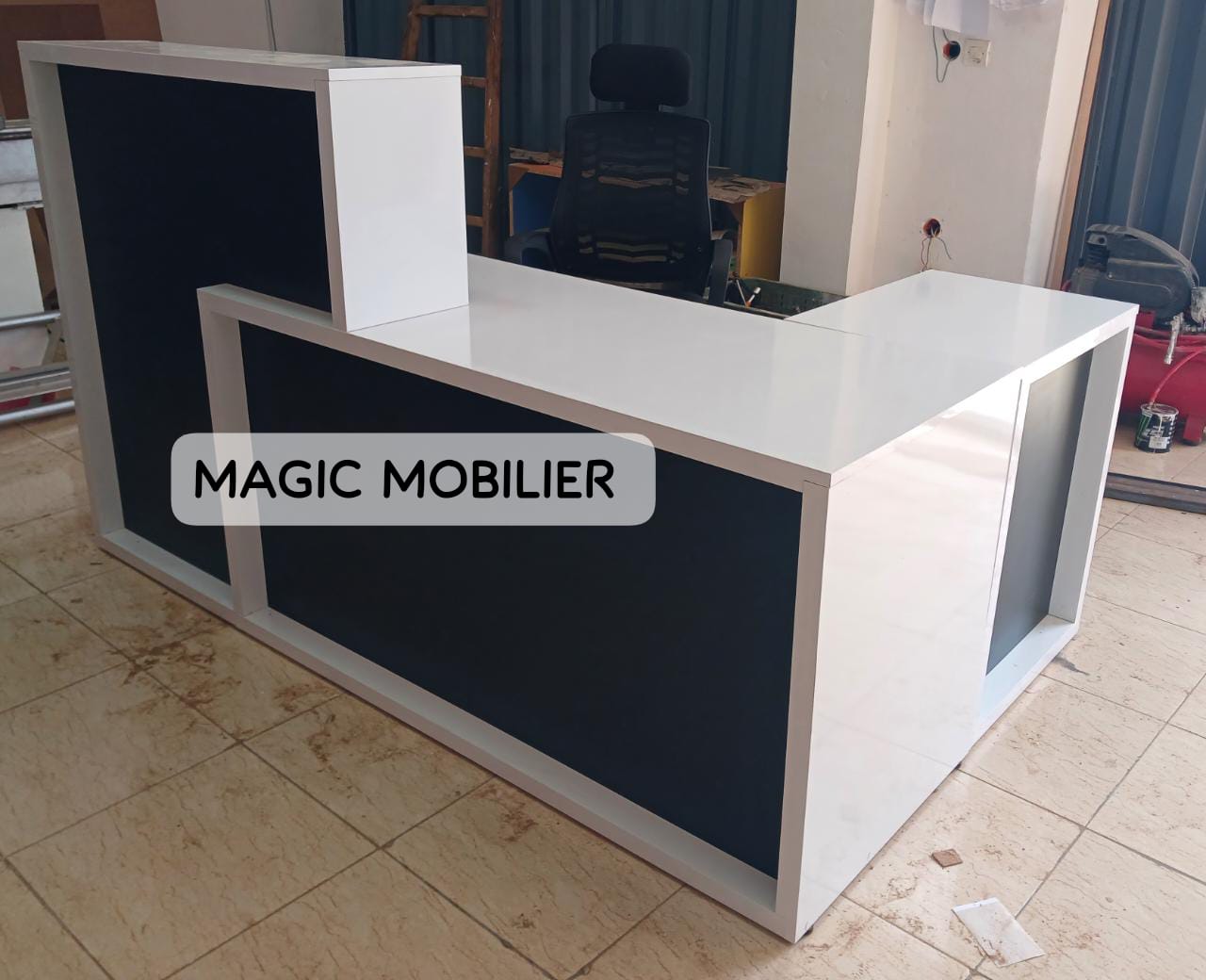 COMPTOIR DE RECEPTION EN BOIS AVEC RETOUR ET CAISSON Réf.A0812 – Magic ...